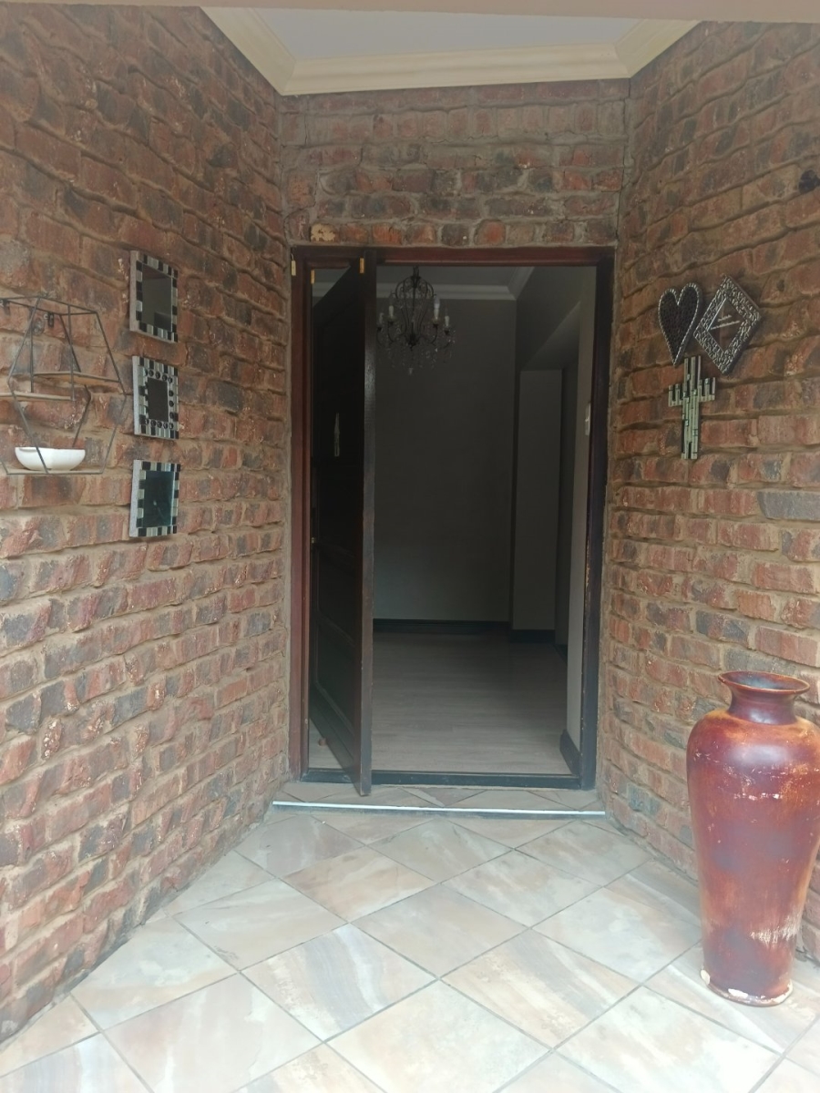 To Let 4 Bedroom Property for Rent in Riebeeckstad Free State